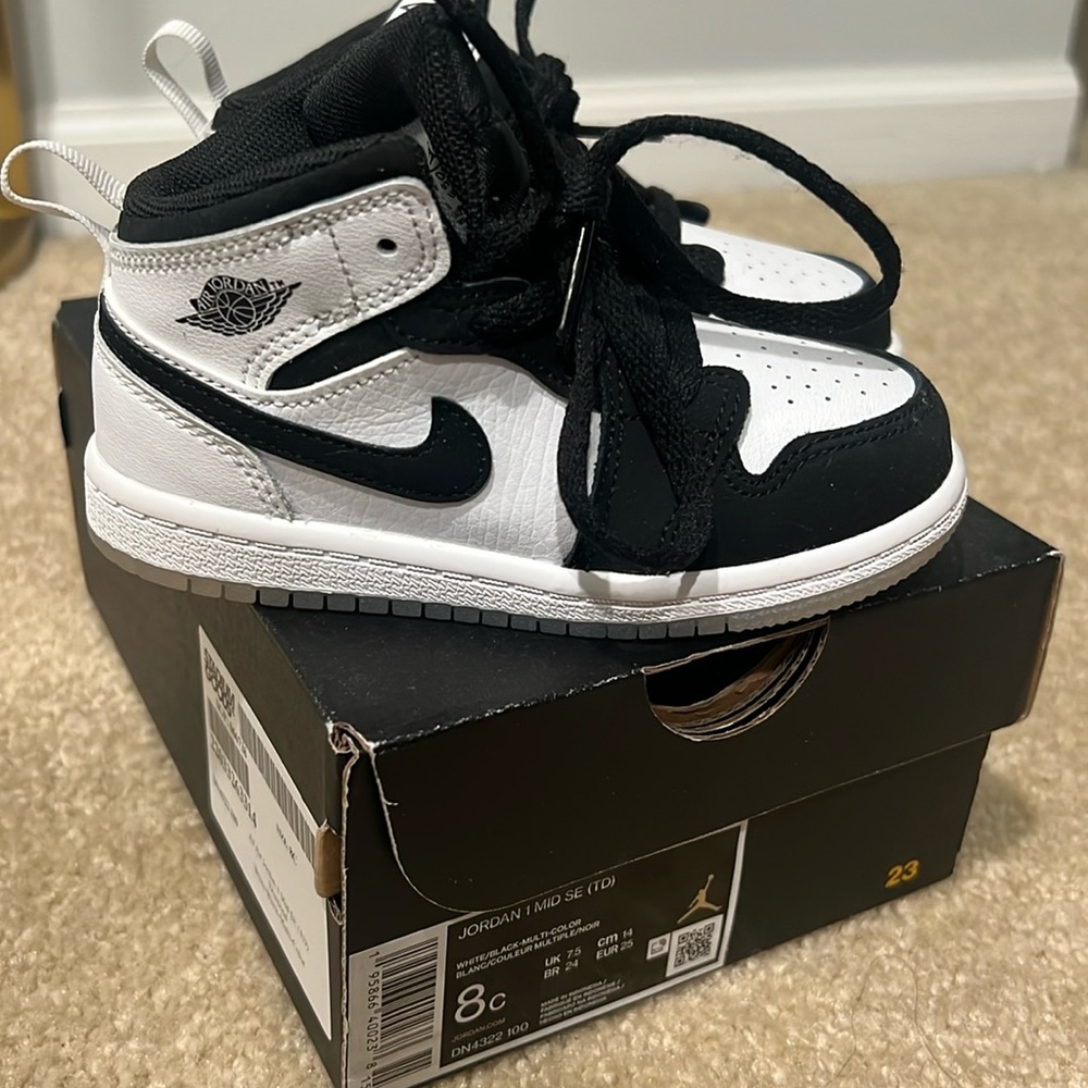 JORDAN 1 MID